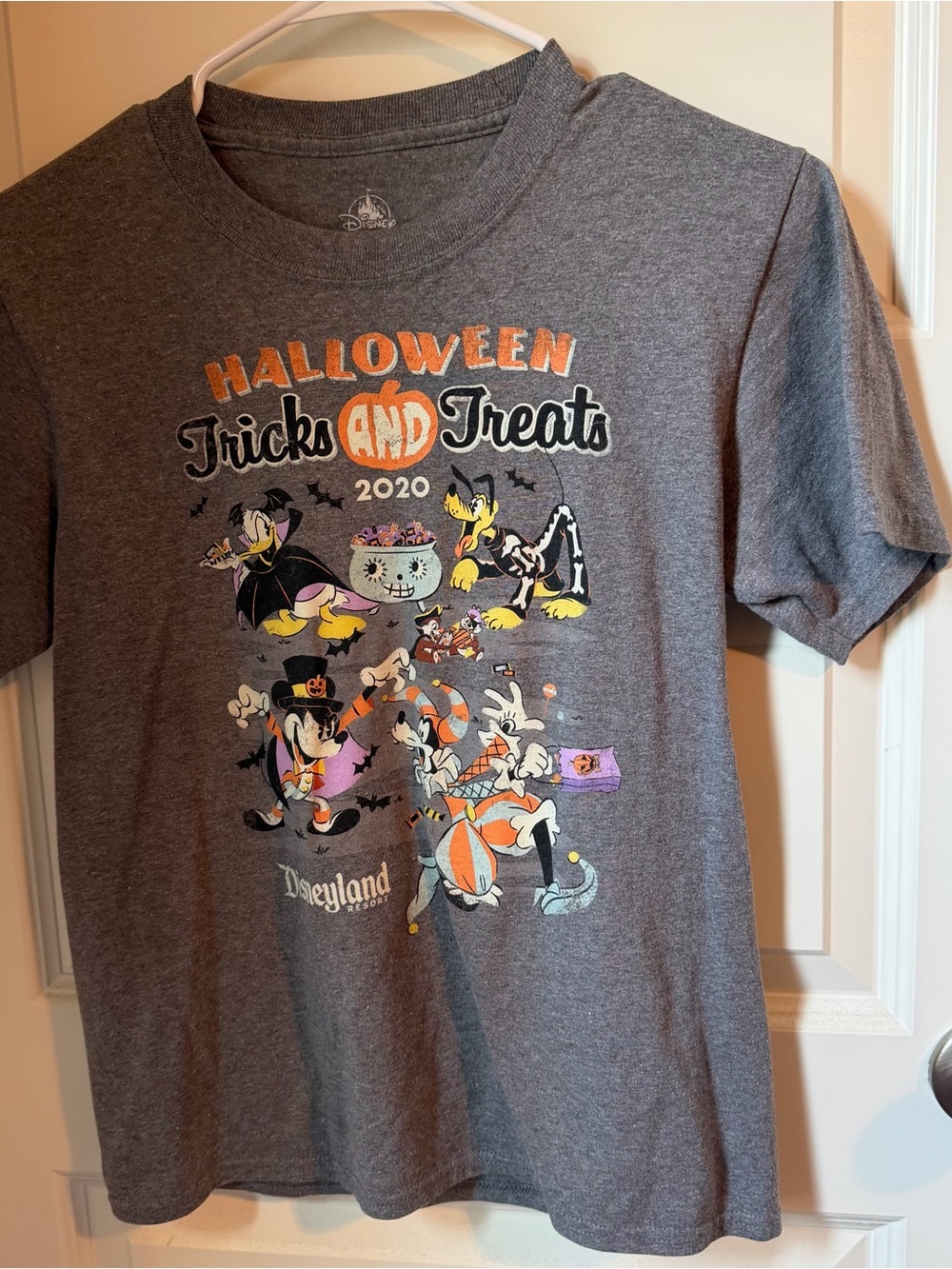 Disney Halloween tricks and treats 2020 short sleeve tee